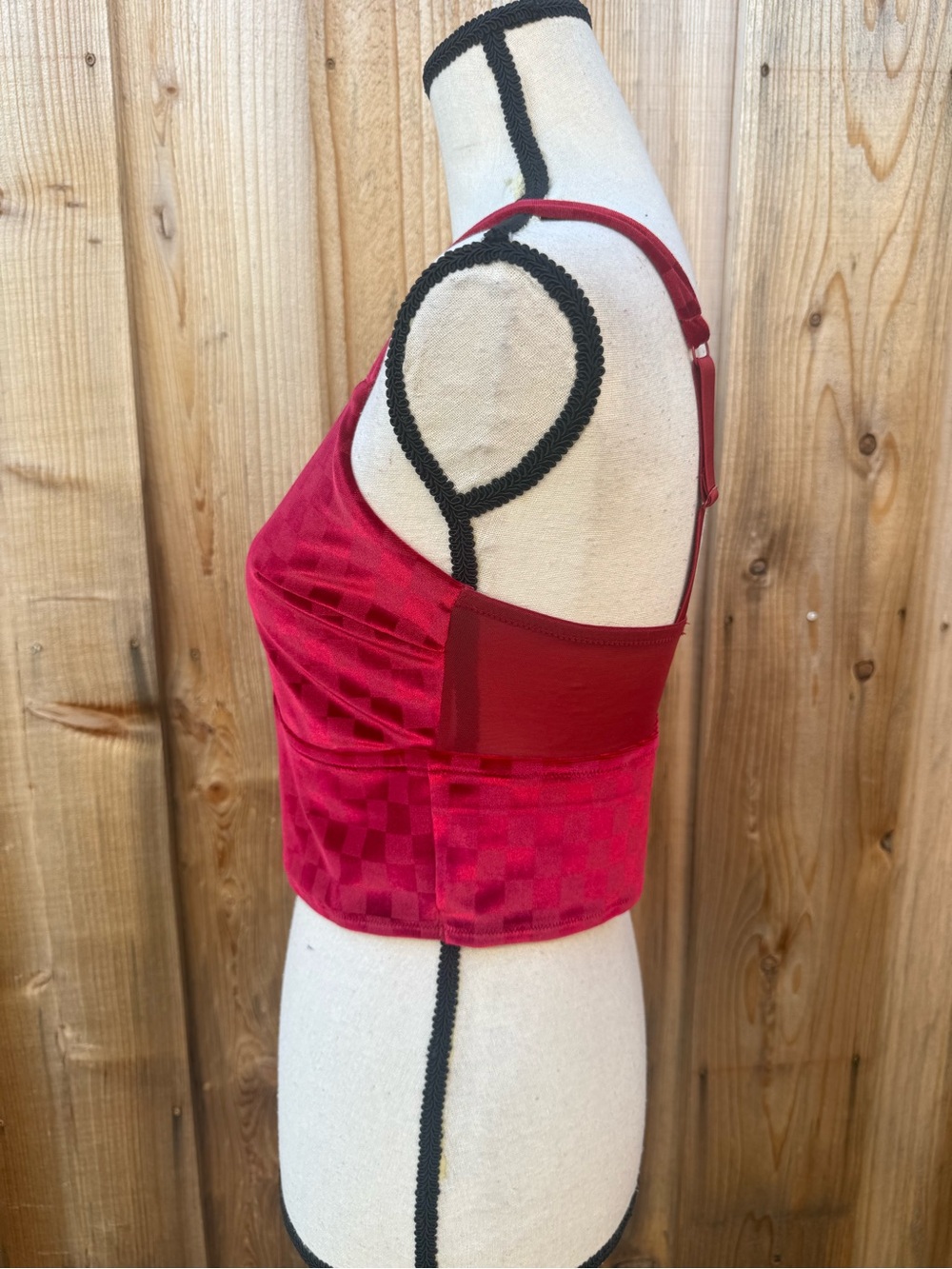 Colsie Red Checkered Cropped Tank Top - Picture 3 of 6
